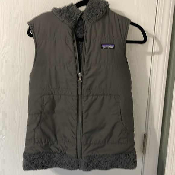 Patagonia Reversible Womens Sherpa Hooded Vest Dark Gray Size Small - Picture 8 of 11